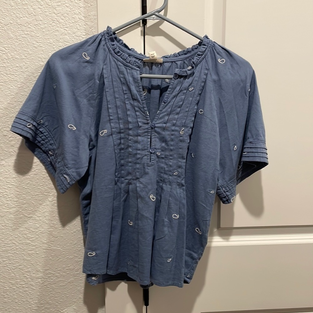 NWOT top. Cute with white shorts or jeans